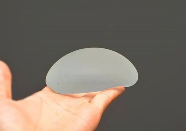 矽膠隆乳安全嗎？手術風險與術後保養常見問題一次看！